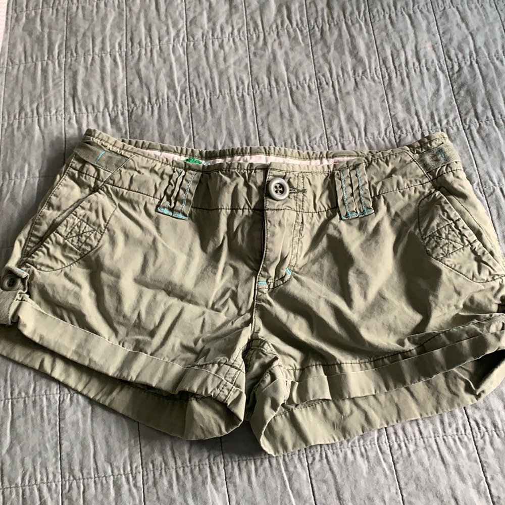 American Eagle olive green shorts